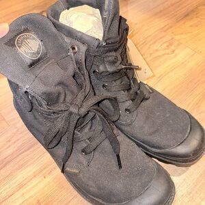 NEW Men’s Palladium Boots 9.5